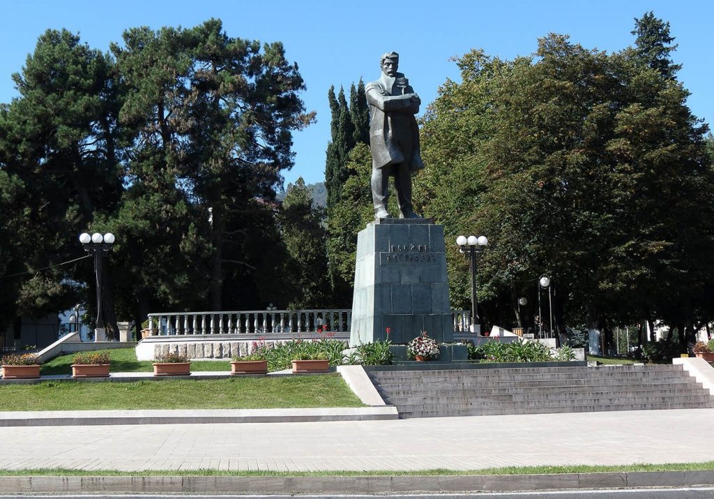 Памятник Степану Шаумяну в Степанакерте